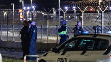 Polizei am Flughafen in Kopenhagen.