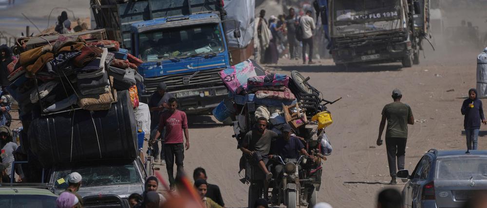 Seit Tagen flüchten Tausende Menschen aus der Stadt Gaza, wo die israelische Armee immer weiter vordringt. (Archivbild)