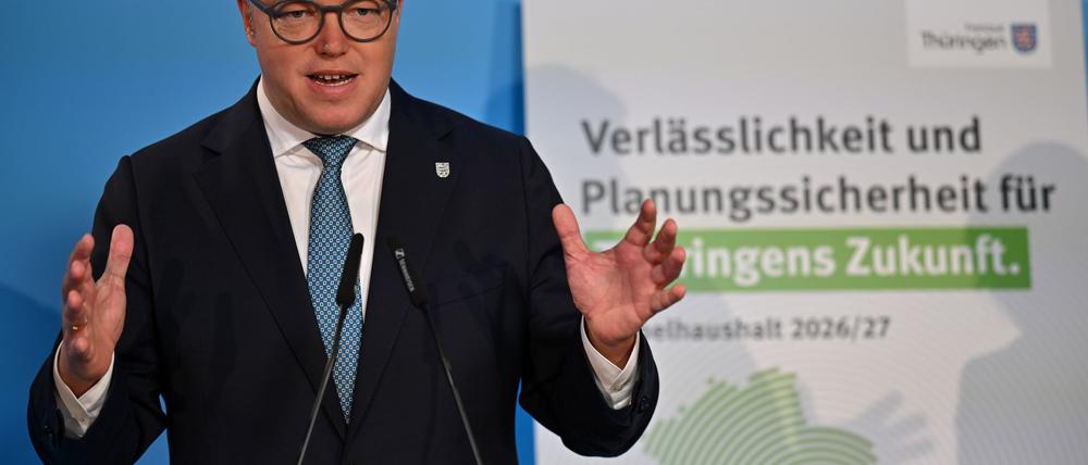 Thüringens Ministerpräsident Mario Voigt (CDU) sieht beim Ausbau der Verteidigungsfähigkeit Deutschlands in den ostdeutschen Ländern Potenziale. (Archivbild)