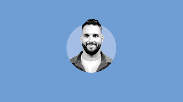 Björn Werner (35) ist ehemaliger NFL-Profi und wurde 2013 als erster Deutscher in der 1. Runde des Drafts ausgewählt. Heute ist er RTL-Experte und Podcaster („Football Bromance“).