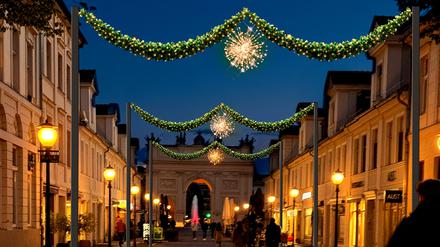 Der Weihnachtsmarkt in Potsdam startet am 24. November 2025 als „Potsdamer Weihnachtszauber“ mit neuem Lichtkonzept.