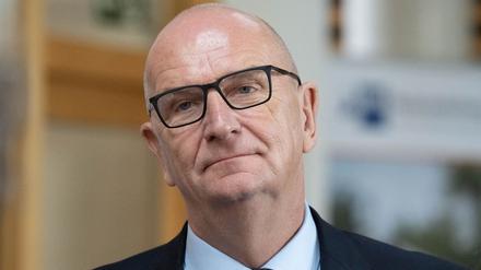 Ein chinesisches Unternehmen überlegt, in Brandenburg Luxus-E-Autos zu bauen. Ministerpräsident Woidke bestätigt Gespräche - doch Details bleiben geheim. 