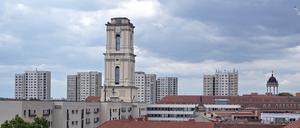 Der wieder aufgebaute Turm der Garnisonkirche ist weithin sichtbar.