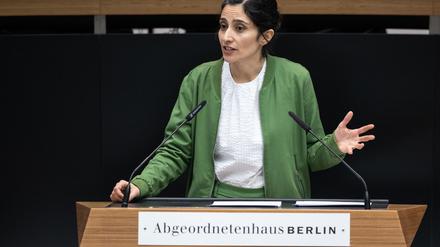 Abgeordnetenhaus-Vizepräsidentin Bahar Haghanipour (Grüne) räumt einen Fehler ein.