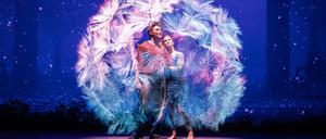 Hologrammtechnik erzeugt in „Alizé“ ein Pusteblumenkokon um die Liebenden.