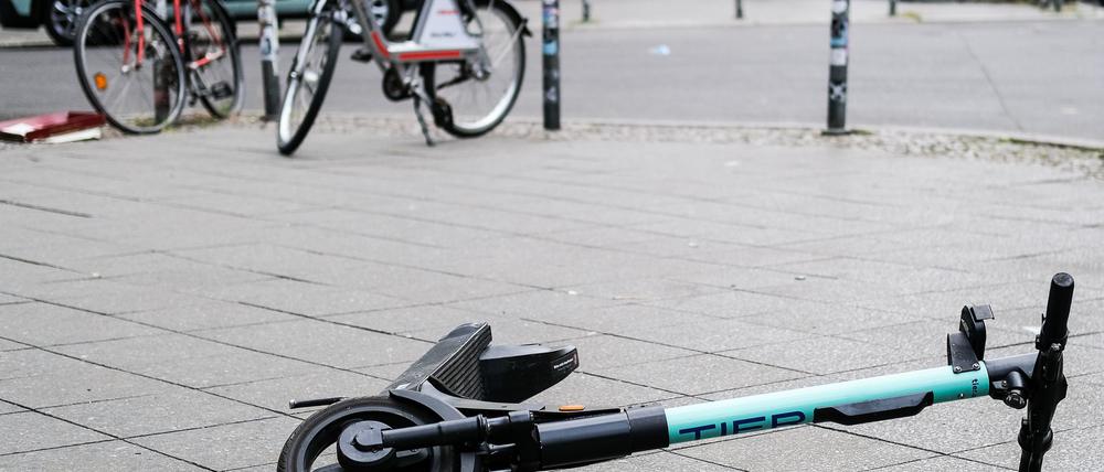 Der Blindenverband will mit einer Klage gegen das Chaos auf Gehwegen in Berlin vorgehen. (Archivbild)