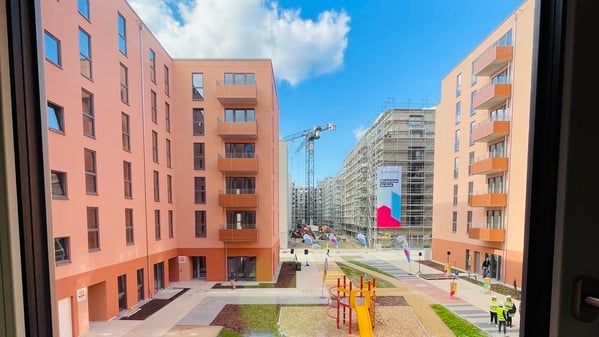 Blick aus einer Musterwohnung in den neuen Innenhof. 