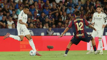 Kylian Mbappé trifft gegen Levante doppelt.