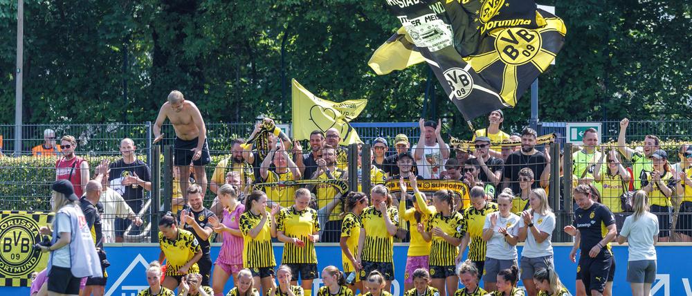 Auf die Frauen von Borussia Dortmund wartet bei ihrer Pokal-Premiere der FC Bayern München. (Archivbild)