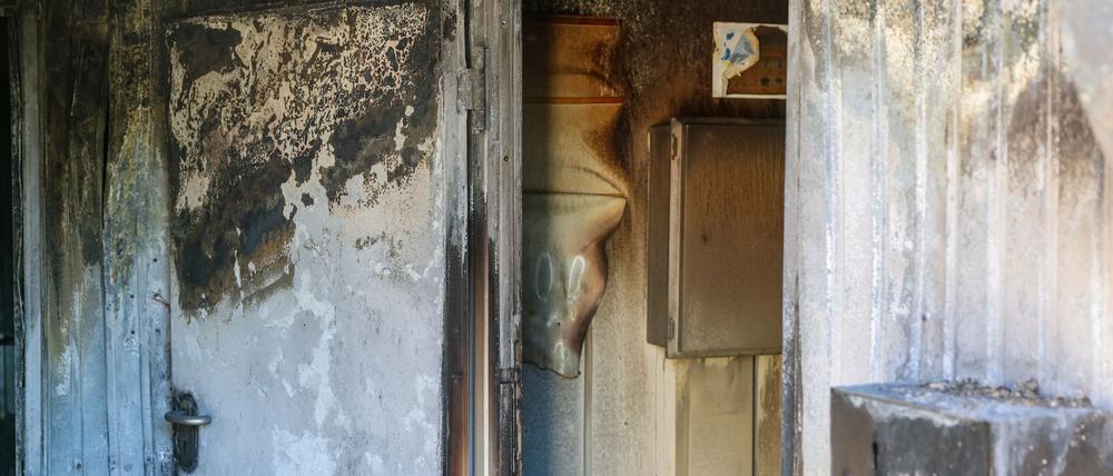 Die Beeinträchtigungen im Zugverkehr halten nach dem Brand des Stellwerks in Gerwisch bei Magdeburg an.