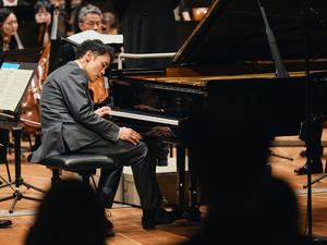 Pianist Ben Kim begeisterte mit Ravels Klavierkonzert für die linke Hand beim Berlin-Gastspiel des Busan Philharmonic Orchestra.