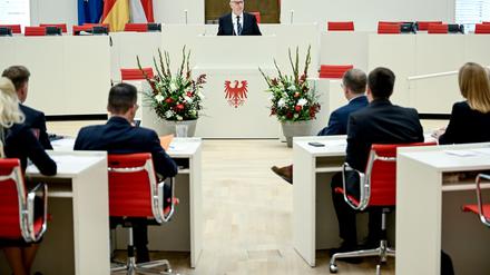 Ministerpräsident Dietmar Woidke (SPD) würdigt zum 35. Geburtstag des Landes die Leistungen der Brandenburger und ruft zu Respekt auf.