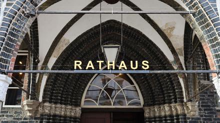 OpenAI und SAP wollen künftig Rathäuser und andere öffentliche Einrichtungen in Deutschland mit KI-Anwendungen versorgen.