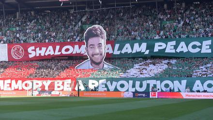 Die Werder-Ultras zeigen eine Choreografie für Hersh Goldberg-Polin, der von der Hamas ermordet wurde.