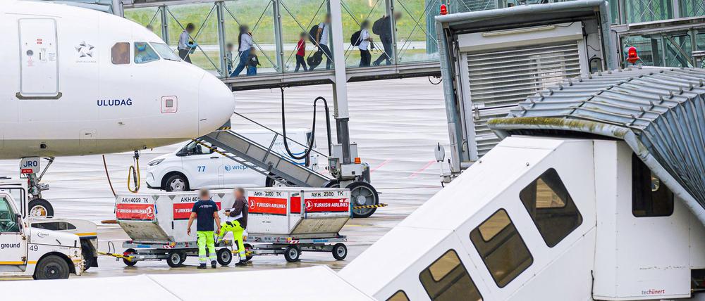 Trotz Stopp des Aufnahmeprogramms durften erneut einige Afghanen nach Deutschland ausreisen.