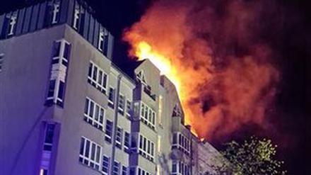 Credit: Berliner Feuerwehr BU: Dachstuhlbrand in Schöneberg