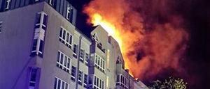 Credit: Berliner Feuerwehr BU: Dachstuhlbrand in Schöneberg