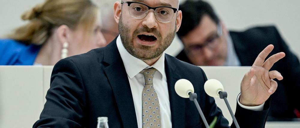 Brandenburgs Innenminister René Wilke sagte in der Debatte, die Herausforderungen der Integration seien größer als anfangs geahnt.