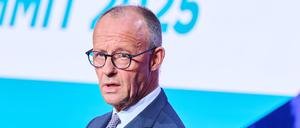 Bundeskanzler Friedrich Merz (CDU) eröffnet den Chemie und Pharma Summit der Chemischen Industrie e.V. (VCI) im Axica Kongress- und Tagungszentrum am Brandenburger Tor.