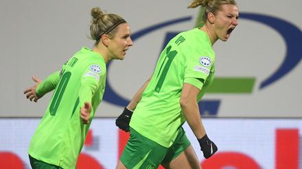 Treffen für Wolfsburg in der Bundesliga: Svenja Huth (li.) und Alexandra Popp