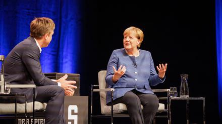 „Spiegel“-Redakteur Markus Feldenkirchen sprach am Mittwochabend mit Altkanzlerin Angela Merkel.