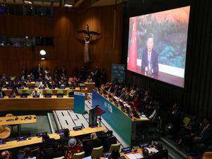 Chinas Präsident Xi Jinping verkündet die neuen Klimaziele per Videoschalte. 