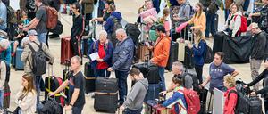 Wer von Berlin aus in den Urlaub fliegen will, braucht zurzeit vor allem eines: Geduld.