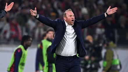 Haderte in Freiburg mit der Technik: Basels Trainer Ludovic Magnin.
