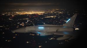 Ein mit Luft-Luft-Raketen bewaffneter Kampfjet FGR4 Typhoon der Royal Air Force überwacht den Luftraum während des ersten NATO-Einsatzes „Eastern Sentry“. Der Einsatz war in Reaktion auf Luftraumverletzungen durch russische Drohnen in Polen gestartet worden. 