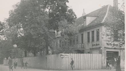 Abgesperrtes Geheimdienstareal der Potsdamer Lindenstraße, 1948.