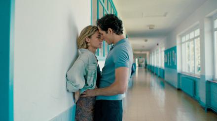 Luis ist süchtig nach Sex, und Marie ist süchtig nach Luis – Szene aus „naked“.