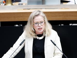 Umwelt- und Klimaschutzsenatorin Ute Bonde (CDU) sieht noch Klärungsbedarf bei der Finanzierung der Maßnahmen, die von der Initiative BaumEntscheid gefordert werden.  