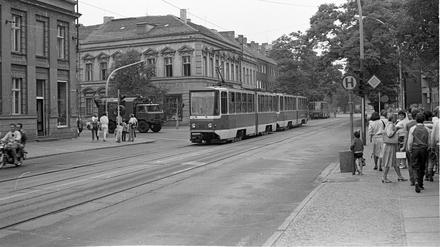 Prototyp 002 auf Erprobungsfahrt: Die neuen Tatras wurden zur Beförderung der Werktätigen in der Bezirkshauptstadt Potsdam dringend benötigt.
