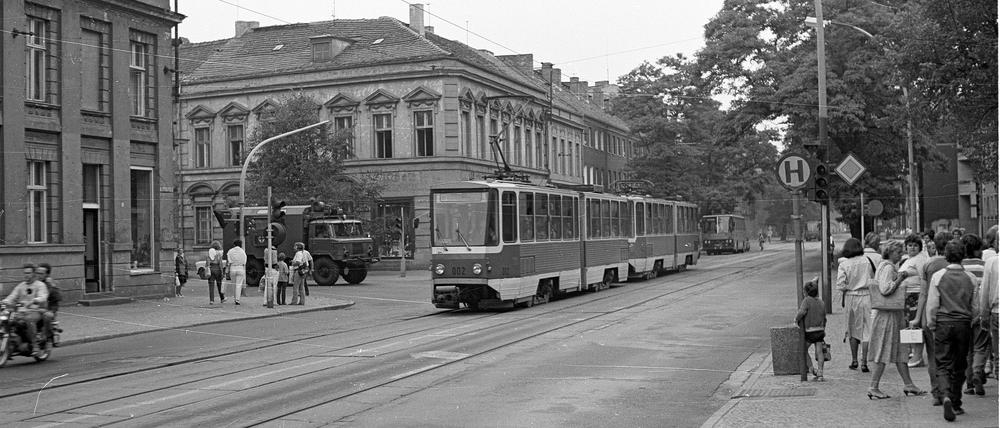 Prototyp 002 auf Erprobungsfahrt: Die neuen Tatras wurden zur Beförderung der Werktätigen in der Bezirkshauptstadt Potsdam dringend benötigt.