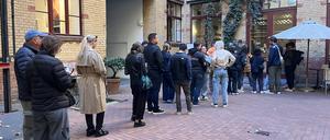 Warteschlange vor der „Sofie Bakery“ in Berlin-Mitte