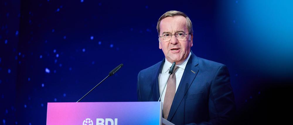 Verteidigungsminister Pistorius nennt eine belastbare Struktur aus Satellitenkonstellationen, Bodenstationen und gesicherten Startfähigkeiten ins All als Ziel des Programms.