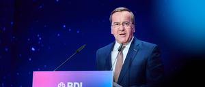 Verteidigungsminister Pistorius nennt eine belastbare Struktur aus Satellitenkonstellationen, Bodenstationen und gesicherten Startfähigkeiten ins All als Ziel des Programms.
