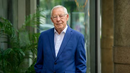 100 Köpfe der Wissenschaft 2025 Karl Schlögel 
Zur Bebilderung von dessen Hanser-Büchern können Sie unter Angabe des Copyrightvermerks © Phil Dera gerne honorarfrei nutzen,
