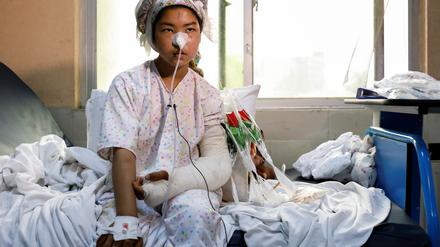 Die 14 Jahre alte Ruqia Bakhshi erlitt bei dem tödlichen Bombenanschlag auf ihre Schule Verletzungen. Foto: REUTERS/Stringer