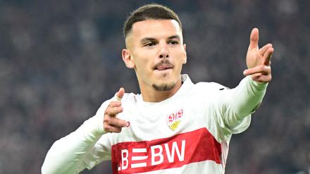 Badredine Bouanani durfte über sein Tor für den VfB Stuttgart jubeln - dank einer Vorlage von Torwart Alexander Nübel. 