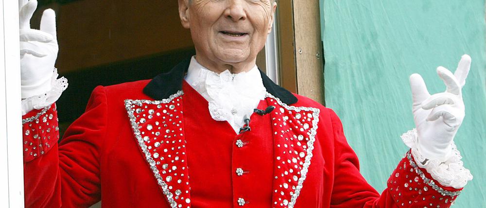 Freddy Quinn liebte den Zirkus und trat oft als Zirkusdirektor im Fernsehen auf. (Archivbild)