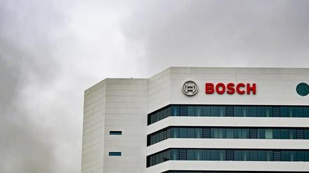 Autozulieferer Bosch will weitere Stellen abbauen. (Archivbild)