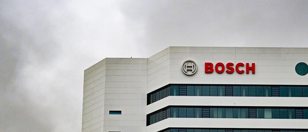 Autozulieferer Bosch will weitere Stellen abbauen. (Archivbild)