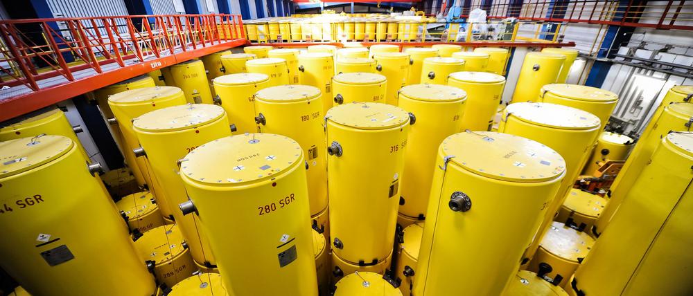 Im Forschungszentrum Jülich lagern im Castorenbehälter. Sie sollen von Jülich ins 170 Kilometer entfernte Ahaus transportiert werden.