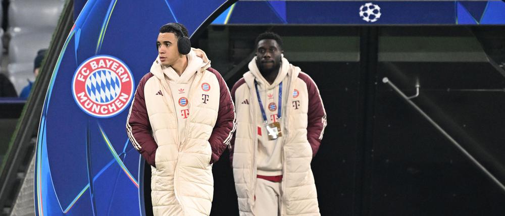 Jamal Musiala (links) und Alphonso Davies fehlen dem FC Bayern derzeit verletzt. (Archivfoto)