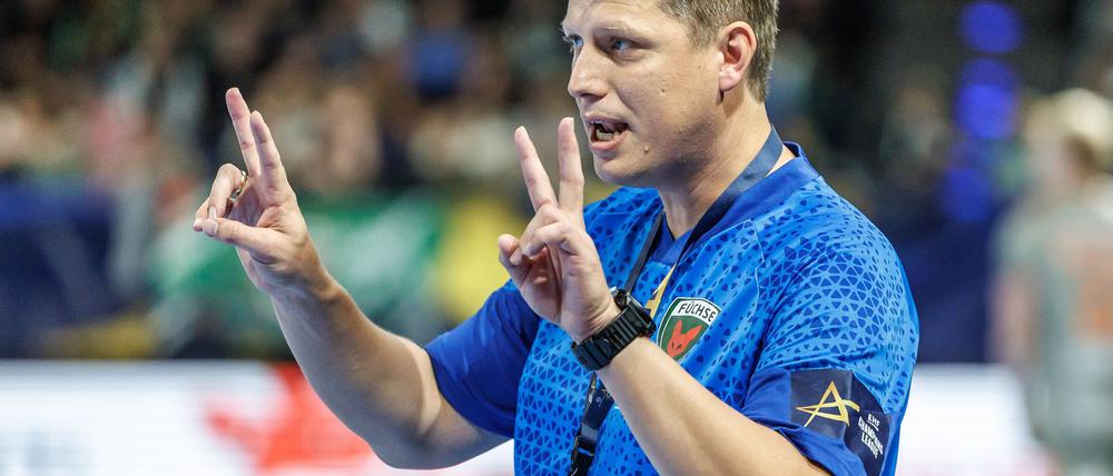 Füchse-Trainer Nicolej Krickau freut sich über die Fortschritte seines Teams