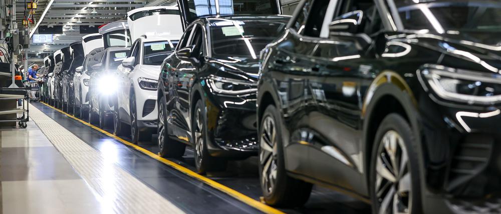 Die E-Auto-Produktion in Zwickau wird im Oktober für eine Woche ruhen. (Archivbild)