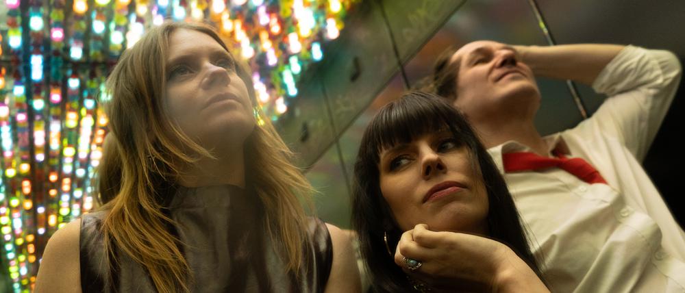 Die Band Gewalt wurde 2016 von Patrick Wagner (re.) und Helen Henfling (Mitte) gegründet. Jasmin Rilke (li.) blieb bis 2023 dabei.  