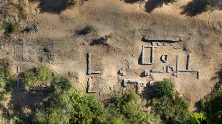 Blick auf das Demeter-Heiligtum im Archäologischen Park Siris-Herakleia. Links oben fand die erste Grabung statt.
