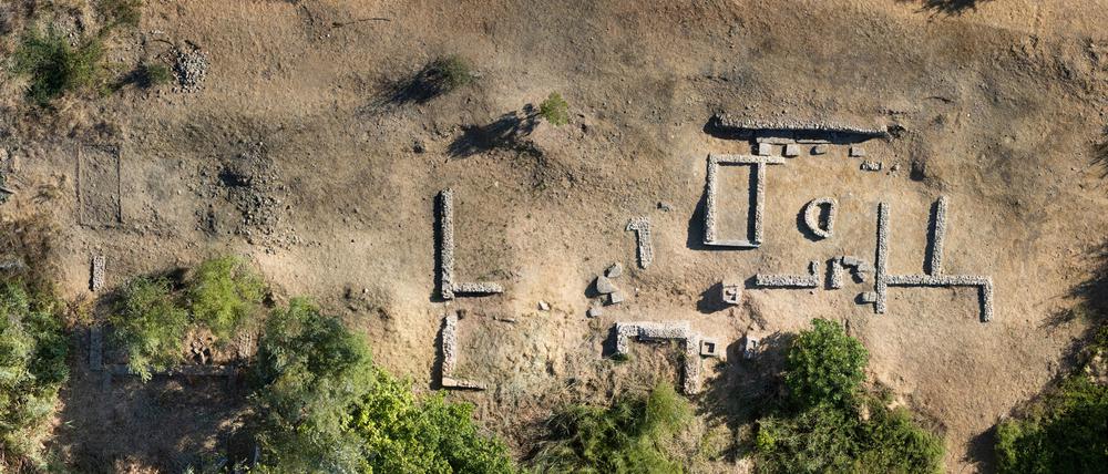 Blick auf das Demeter-Heiligtum im Archäologischen Park Siris-Herakleia. Links oben fand die erste Grabung statt.